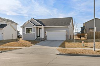 2640 SE Bluestem Drive, Waukee, IA 50263