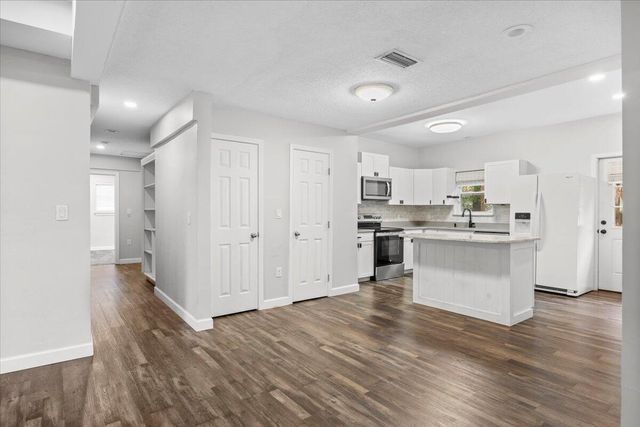 303 NE Hollywood Boulevard, Fort Walton Beach, FL 32548