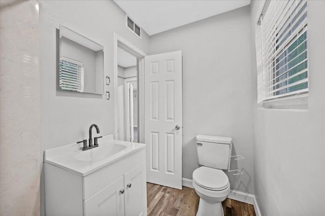 303 NE Hollywood Boulevard, Fort Walton Beach, FL 32548