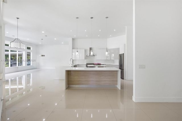 15374 SW 34th St, Davie, FL 33331