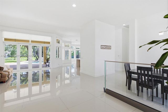 15374 SW 34th St, Davie, FL 33331