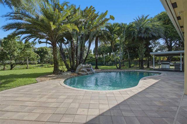 15374 SW 34th St, Davie, FL 33331