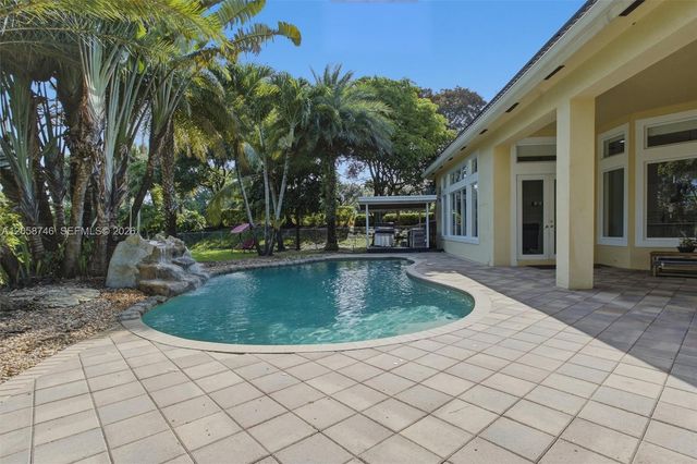 15374 SW 34th St, Davie, FL 33331