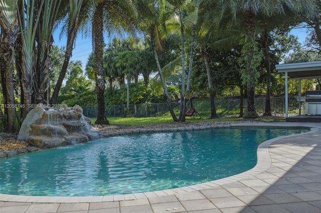 15374 SW 34th St, Davie, FL 33331