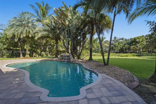 15374 SW 34th St, Davie, FL 33331