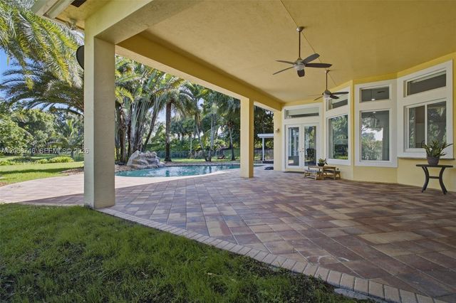 15374 SW 34th St, Davie, FL 33331