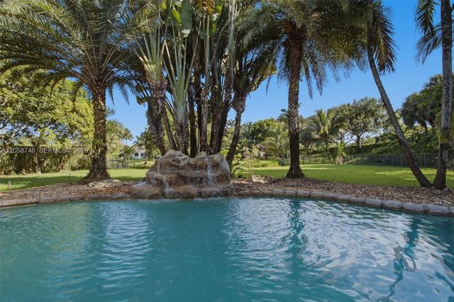 15374 SW 34th St, Davie, FL 33331