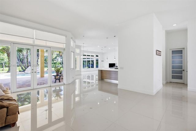 15374 SW 34th St, Davie, FL 33331