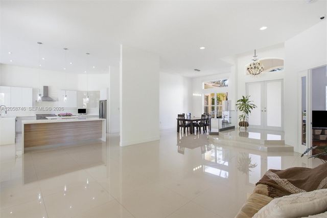 15374 SW 34th St, Davie, FL 33331
