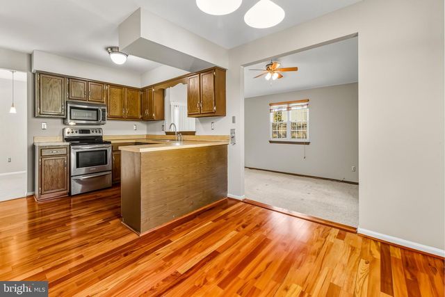 300 WINDSOR LN, Marlton, NJ 08053