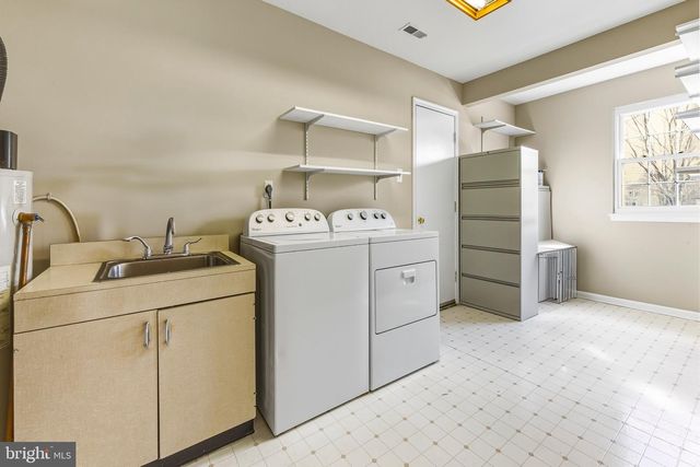 300 WINDSOR LN, Marlton, NJ 08053