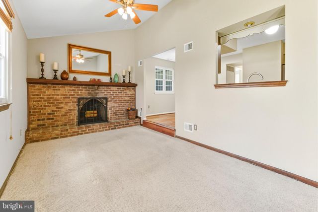 300 WINDSOR LN, Marlton, NJ 08053