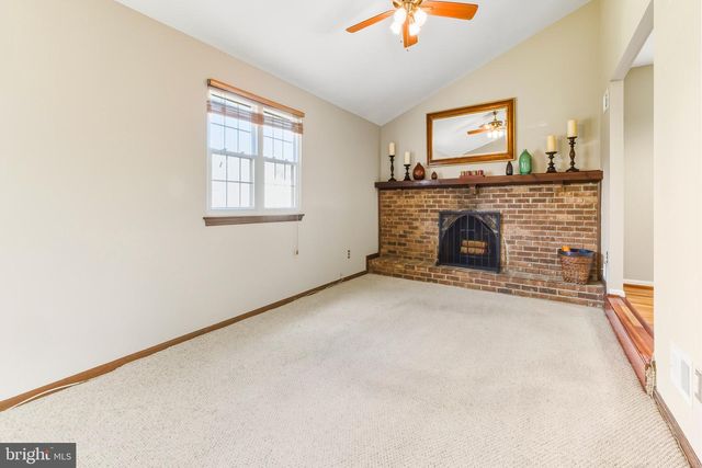 300 WINDSOR LN, Marlton, NJ 08053