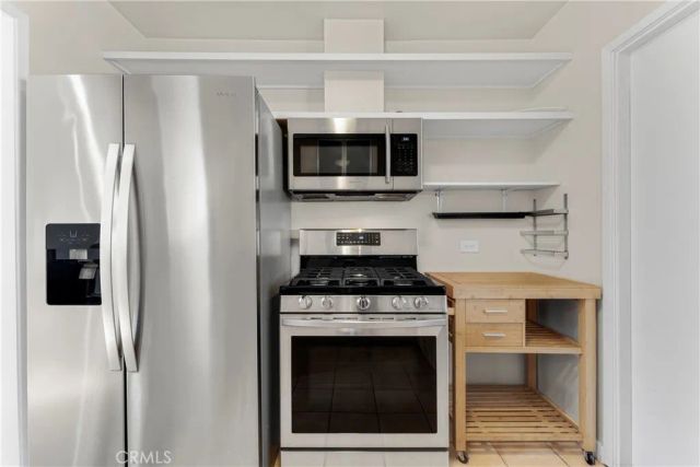 17455 Bullock Street, Encino, CA 91316