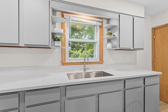 29 Devco Drive, Manchester, NH 03103