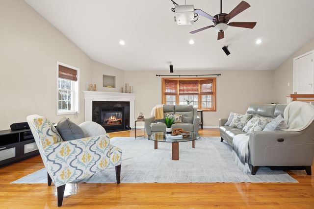 102 Russells Way, Westford, MA 01886