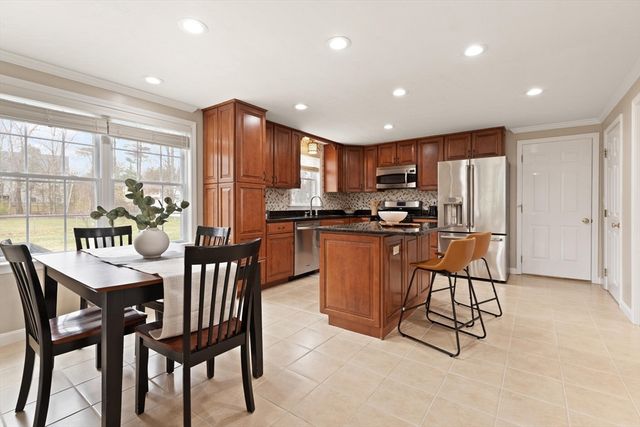 102 Russells Way, Westford, MA 01886