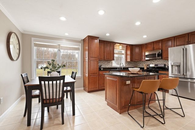 102 Russells Way, Westford, MA 01886