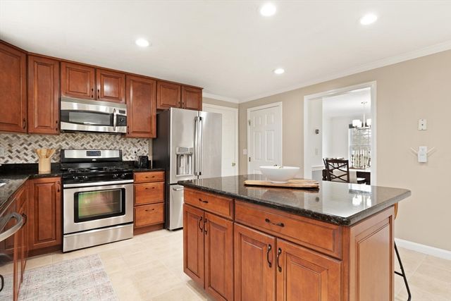 102 Russells Way, Westford, MA 01886