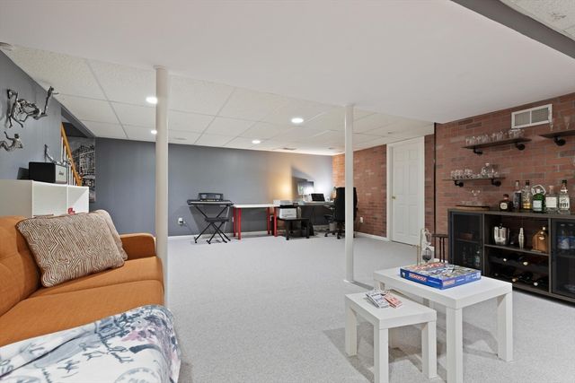 102 Russells Way, Westford, MA 01886