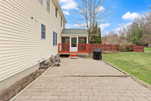 102 Russells Way, Westford, MA 01886