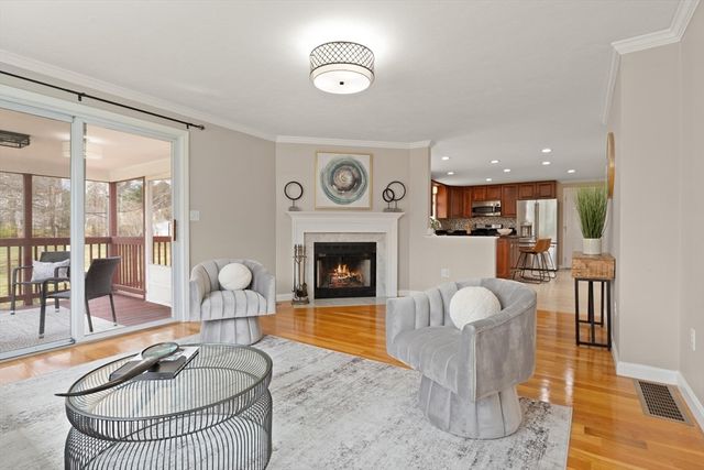 102 Russells Way, Westford, MA 01886