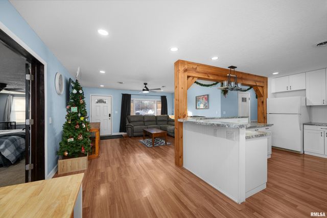 2327 WASHINGTON Lane, Davenport, IA 52804