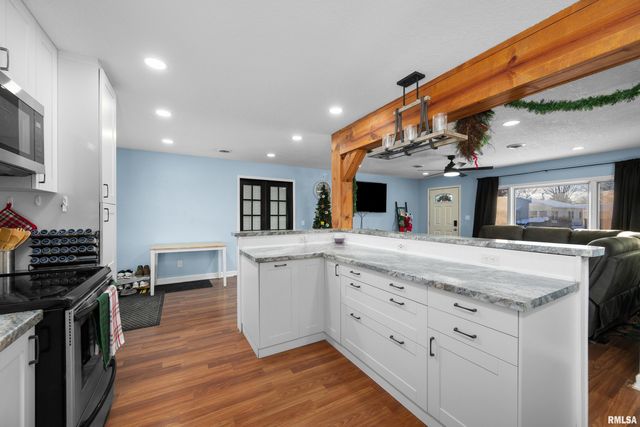 2327 WASHINGTON Lane, Davenport, IA 52804