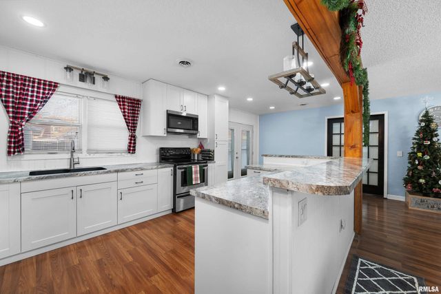 2327 WASHINGTON Lane, Davenport, IA 52804