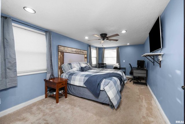 2327 WASHINGTON Lane, Davenport, IA 52804