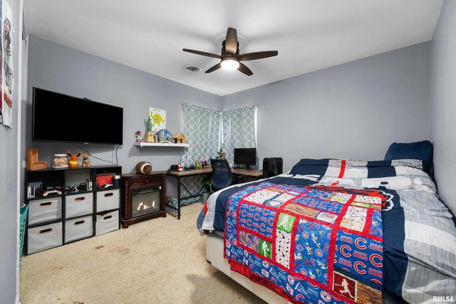 2327 WASHINGTON Lane, Davenport, IA 52804