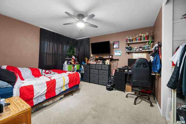 2327 WASHINGTON Lane, Davenport, IA 52804