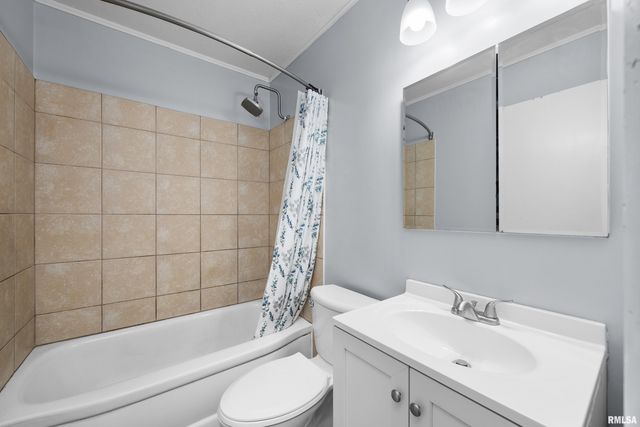 2327 WASHINGTON Lane, Davenport, IA 52804