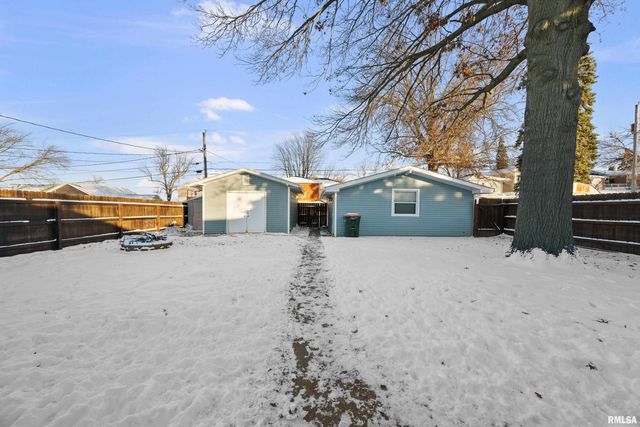 2327 WASHINGTON Lane, Davenport, IA 52804