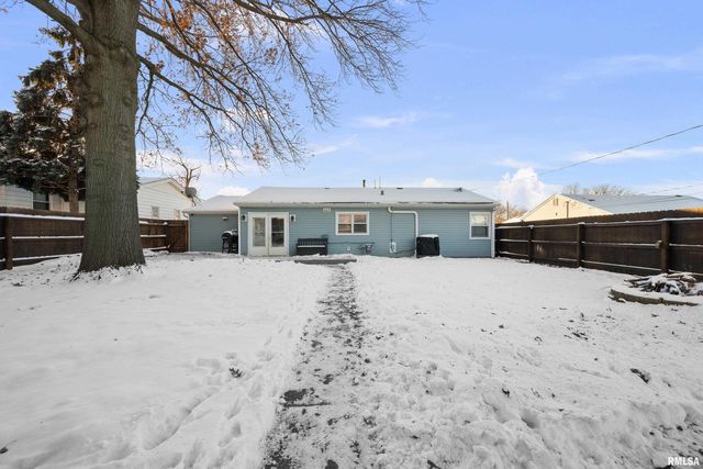 2327 WASHINGTON Lane, Davenport, IA 52804