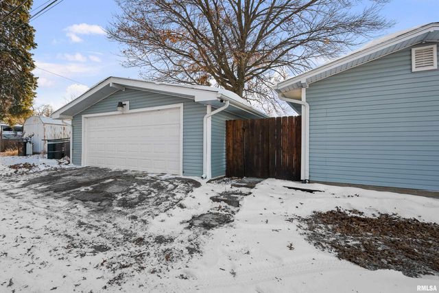 2327 WASHINGTON Lane, Davenport, IA 52804