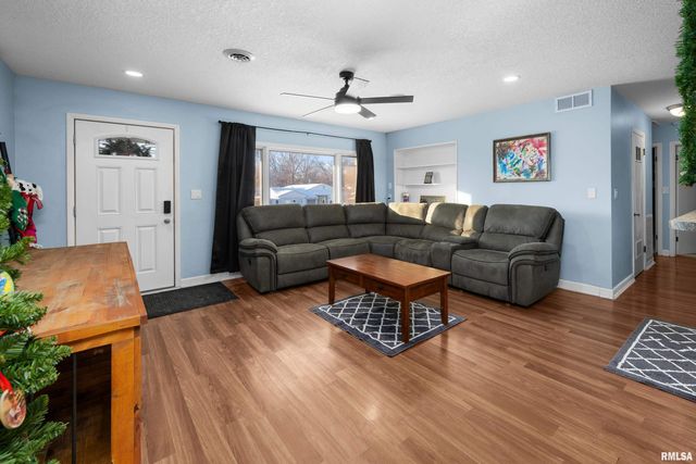 2327 WASHINGTON Lane, Davenport, IA 52804