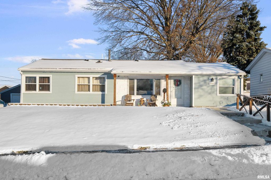 2327 WASHINGTON Lane, Davenport, IA 52804