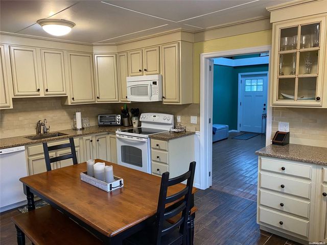 182 Cottage Walk, Ocean Beach, NY 11770
