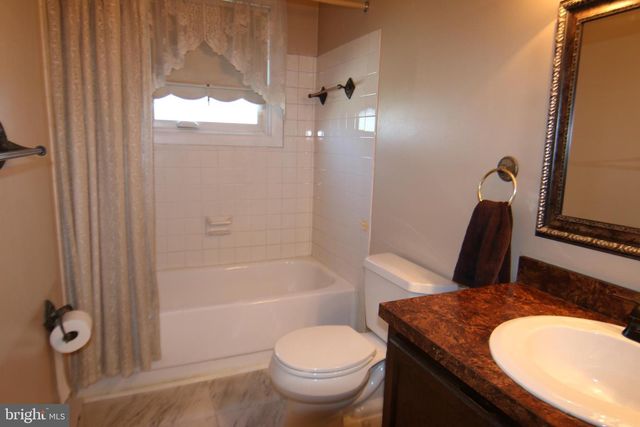 4856 SPRINGTOP DR, Harrisburg, PA 17111