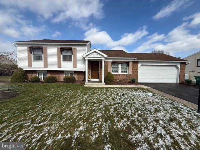 4856 SPRINGTOP DR, Harrisburg, PA 17111