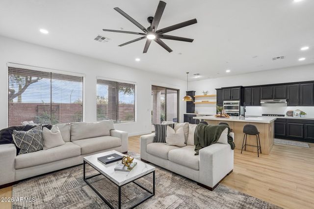 40614 N HARBOUR TOWN Court, Anthem, AZ 85086