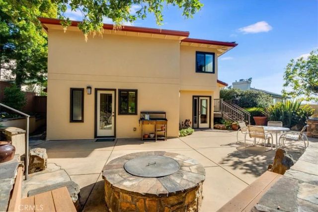 1674 La Vineda Court, San Luis Obispo, CA 93401