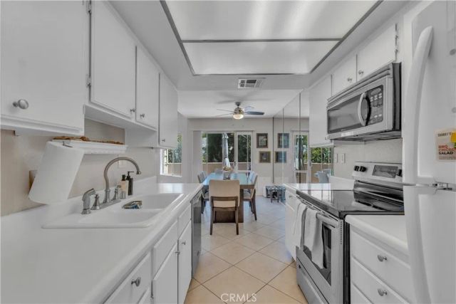 18408 Hatteras 44, Tarzana, CA 91356