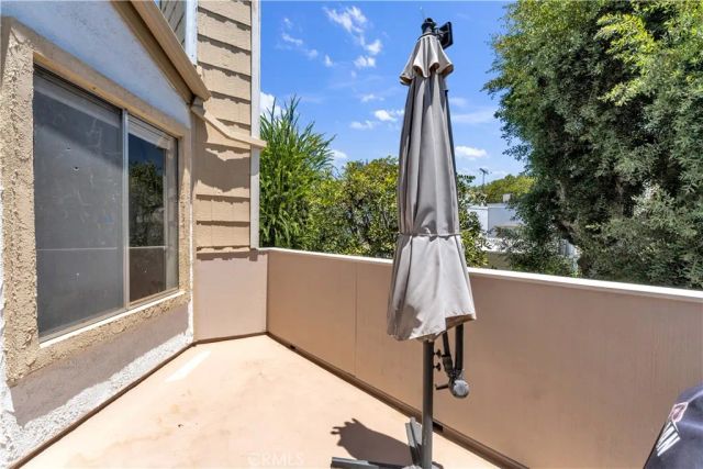 18408 Hatteras 44, Tarzana, CA 91356