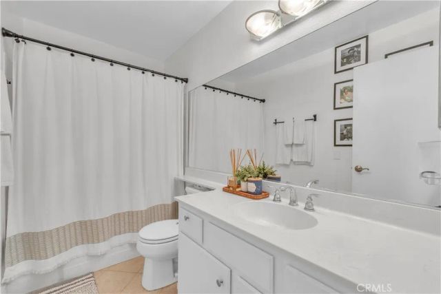 18408 Hatteras 44, Tarzana, CA 91356
