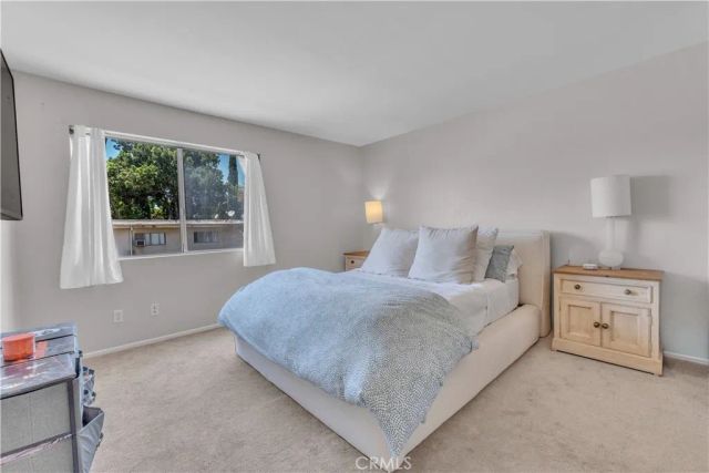 18408 Hatteras 44, Tarzana, CA 91356