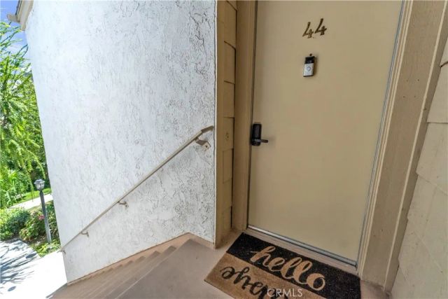 18408 Hatteras 44, Tarzana, CA 91356