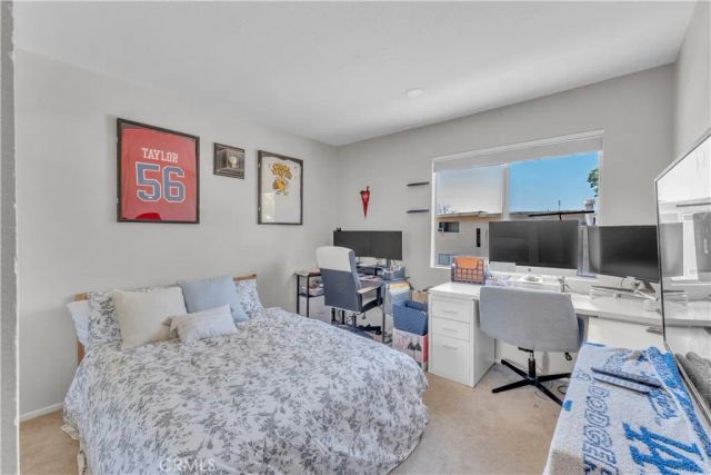 18408 Hatteras 44, Tarzana, CA 91356
