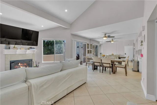 18408 Hatteras 44, Tarzana, CA 91356